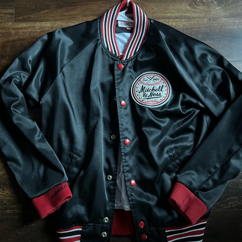 Men’s Mitchell & ness black satin bomber